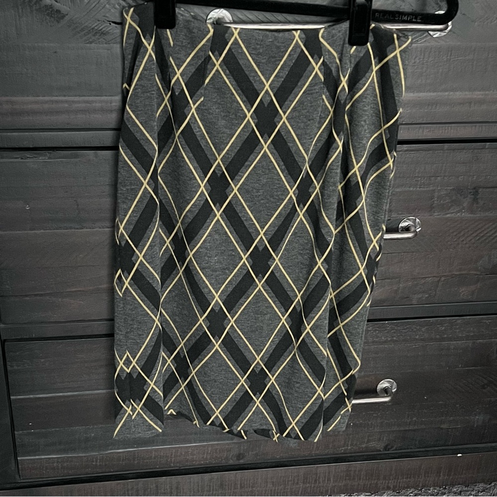 Halogen Skirt. Size 0. Black/Gray/Yellow.